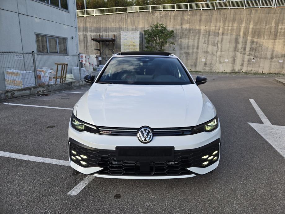 VW Golf 8 2,0 TSI automatik, fotografija 2