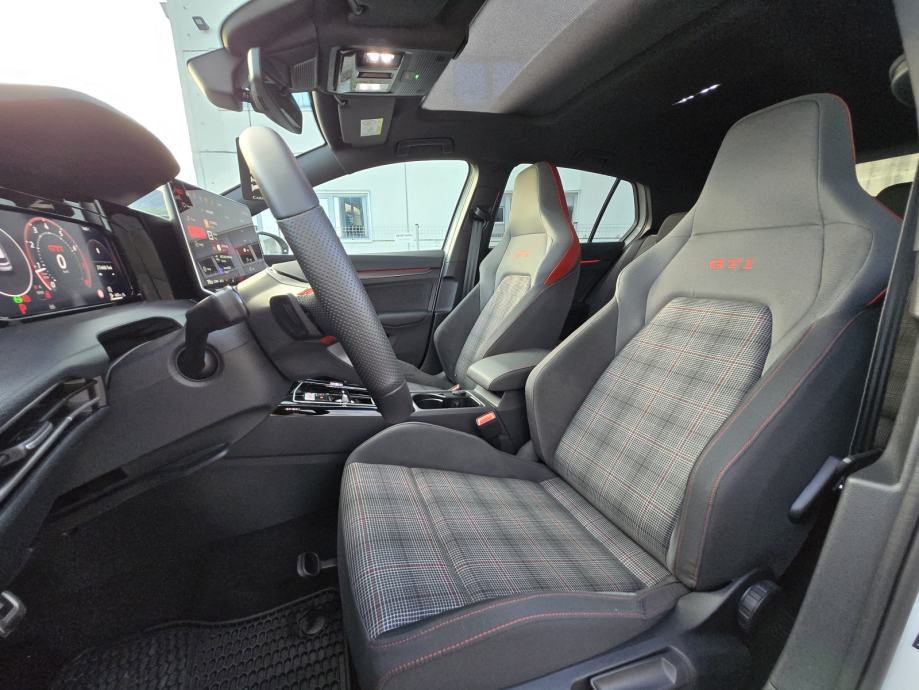 VW Golf 8 2,0 TSI automatik, fotografija 11