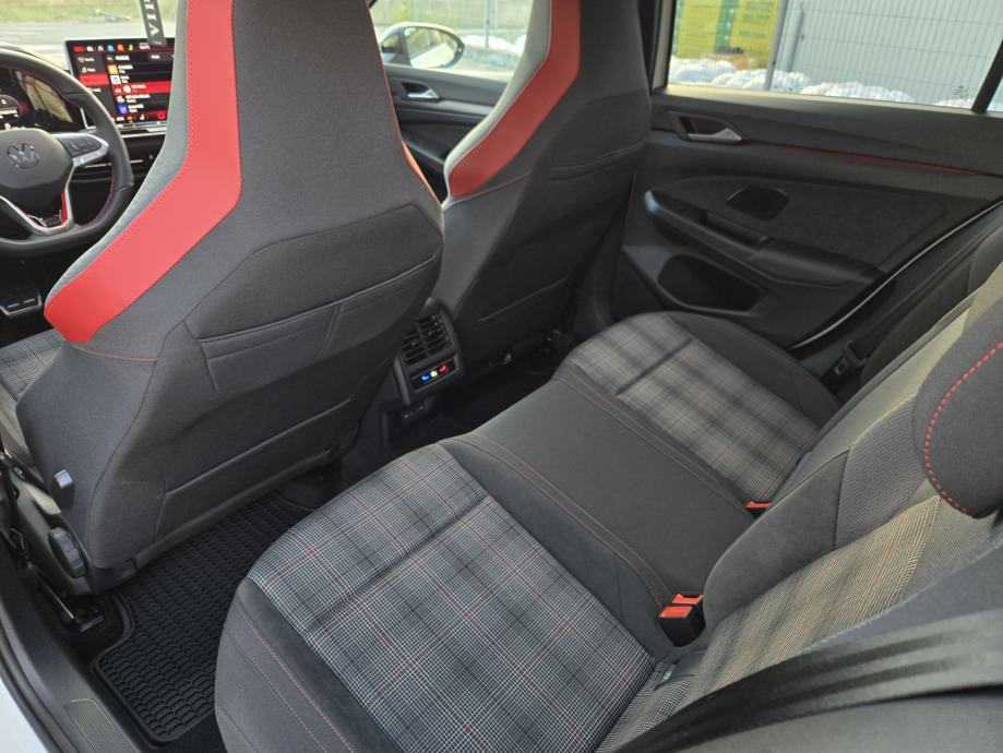 VW Golf 8 2,0 TSI automatik, fotografija 13