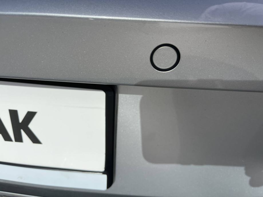 VW GOLF 8 2023 • PREMIUM jamstvo • AutoZubak Rabljena, fotografija 16