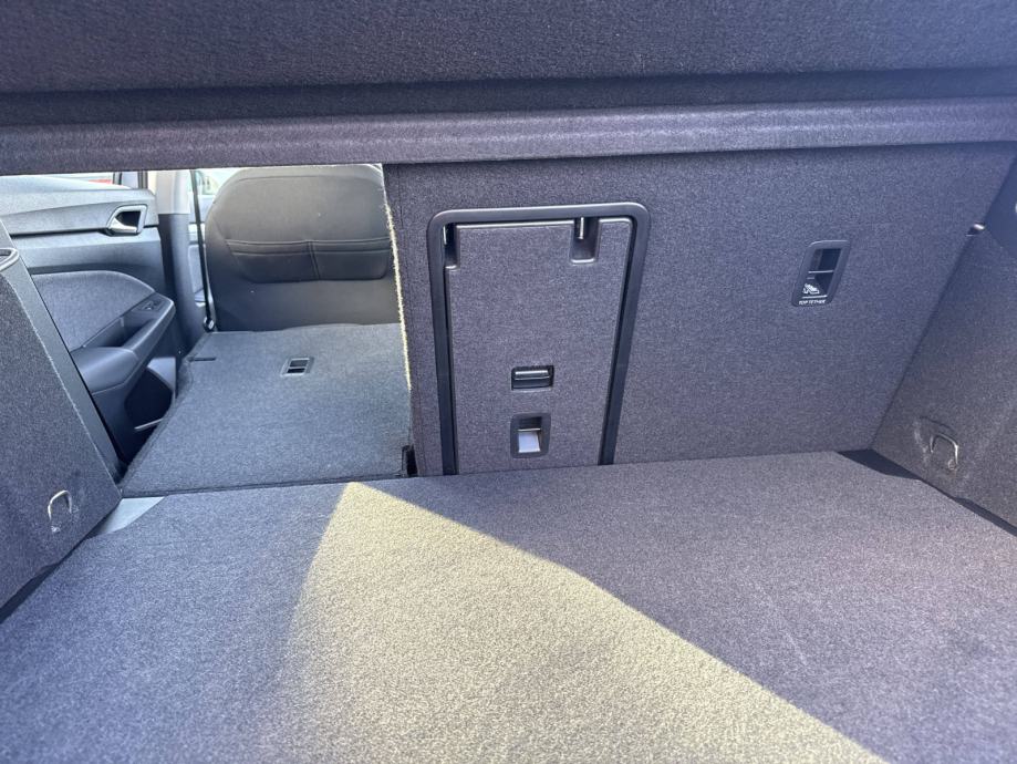 VW GOLF 8 2024 • PREMIUM jamstvo • AutoZubak Rabljena, fotografija 19