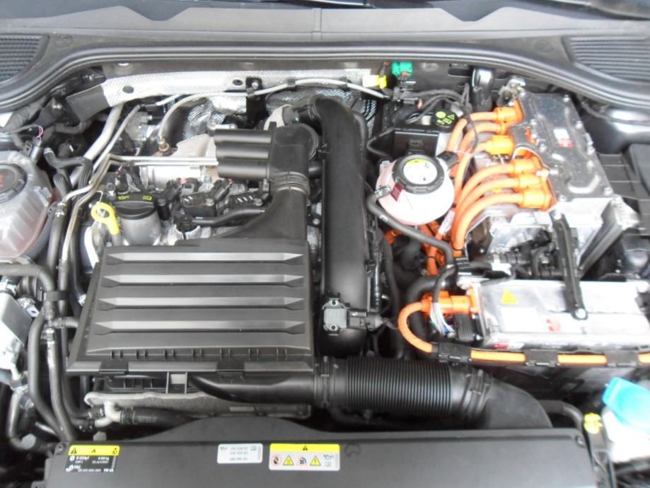VW Golf 8 GTE 2022g DSG eHIBRID 180kw - 245 konja reg.6mj.2027., fotografija 16