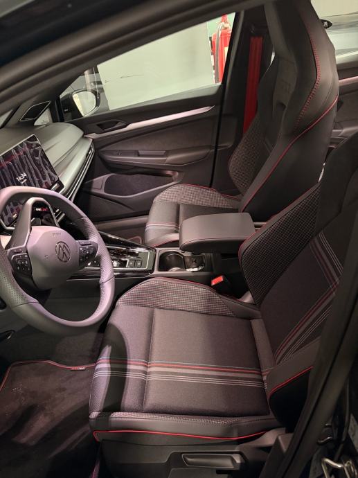 VW Golf 8 GTI 2.0 TSI DSG 50 Edition 325ks, Akrapović, fotografija 7