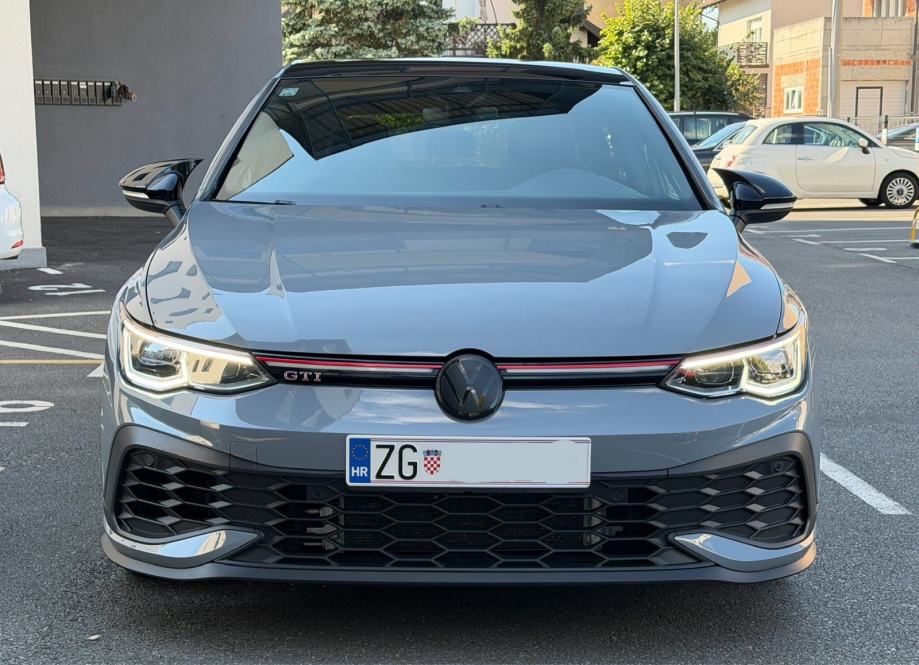 VW GOLF 8 GTI CLUBSPORT 45 EDITION DSG – AKRAPOVIČ – 19” – PANORAMA –, fotografija 2