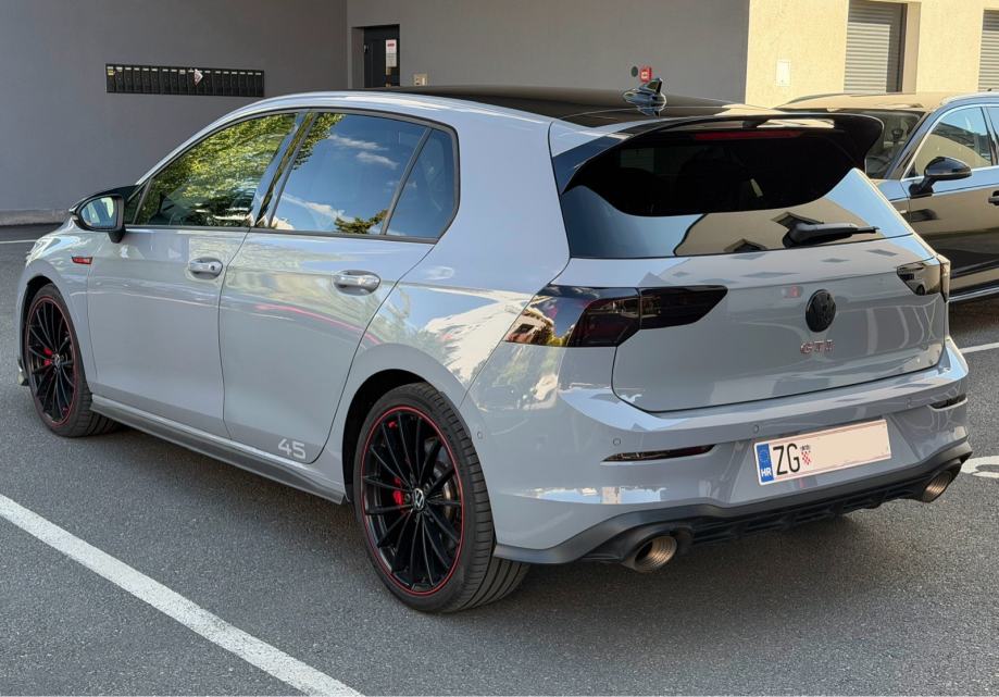VW GOLF 8 GTI CLUBSPORT 45 EDITION DSG – AKRAPOVIČ – 19” – PANORAMA –, fotografija 5
