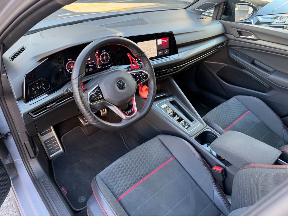 VW GOLF 8 GTI CLUBSPORT 45 EDITION DSG – AKRAPOVIČ – 19” – PANORAMA –, fotografija 11