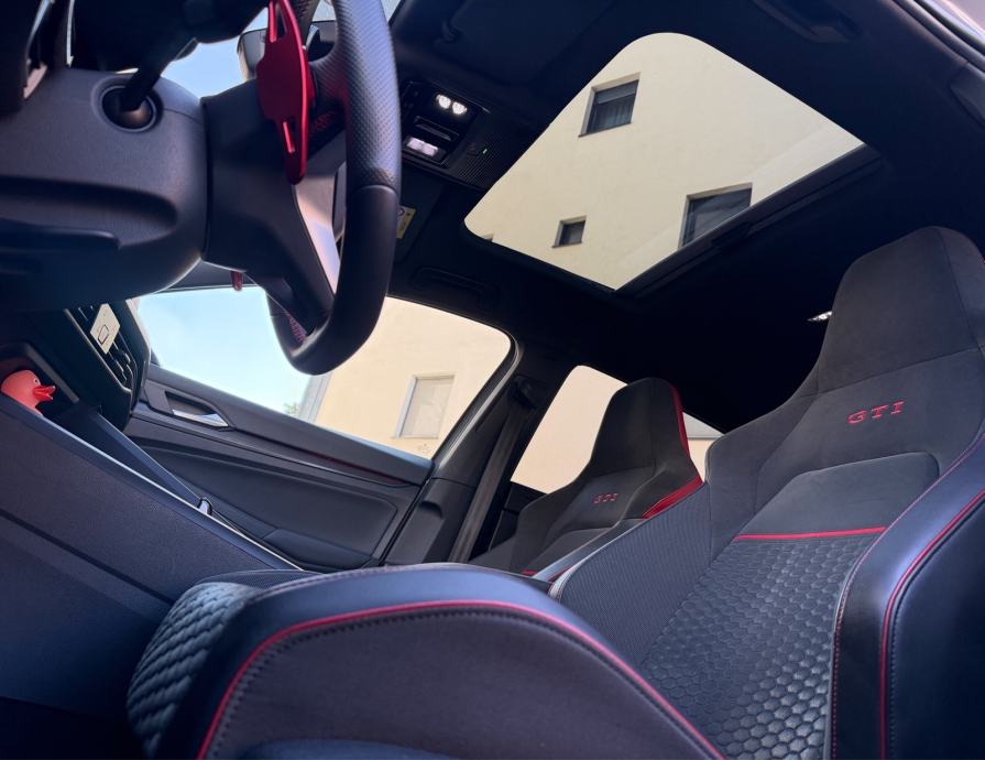 VW GOLF 8 GTI CLUBSPORT 45 EDITION DSG – AKRAPOVIČ – 19” – PANORAMA –, fotografija 12