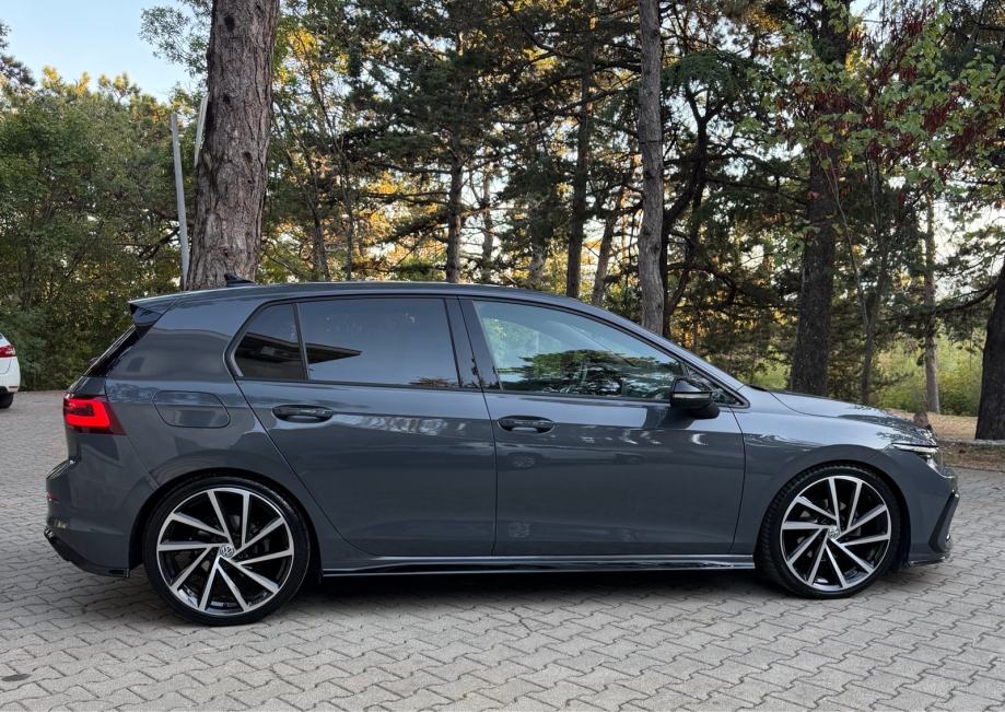 VW Golf 8 R-Line 1,5 eTSI Automatik, fotografija 8