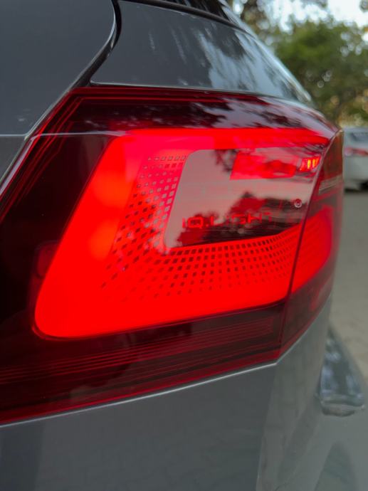 VW Golf 8 R-Line 1,5 eTSI Automatik, fotografija 9
