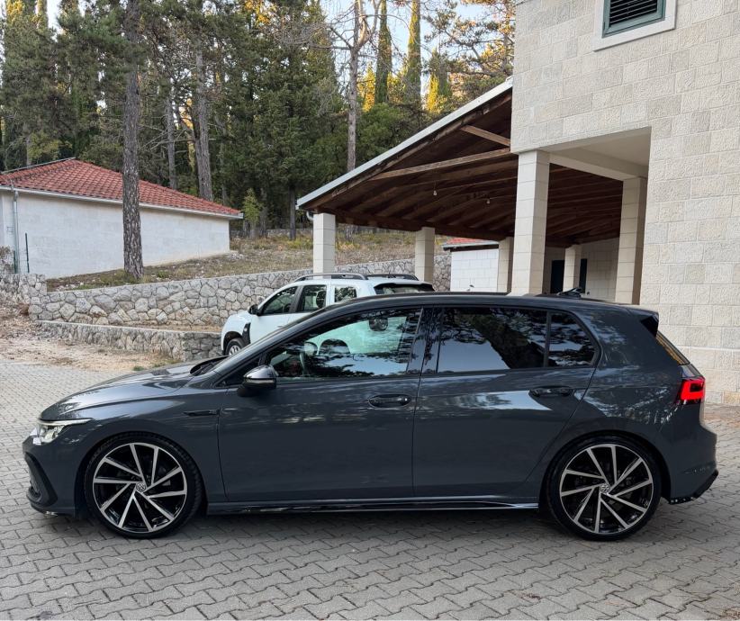 VW Golf 8 R-Line 1,5 eTSI Automatik, fotografija 4