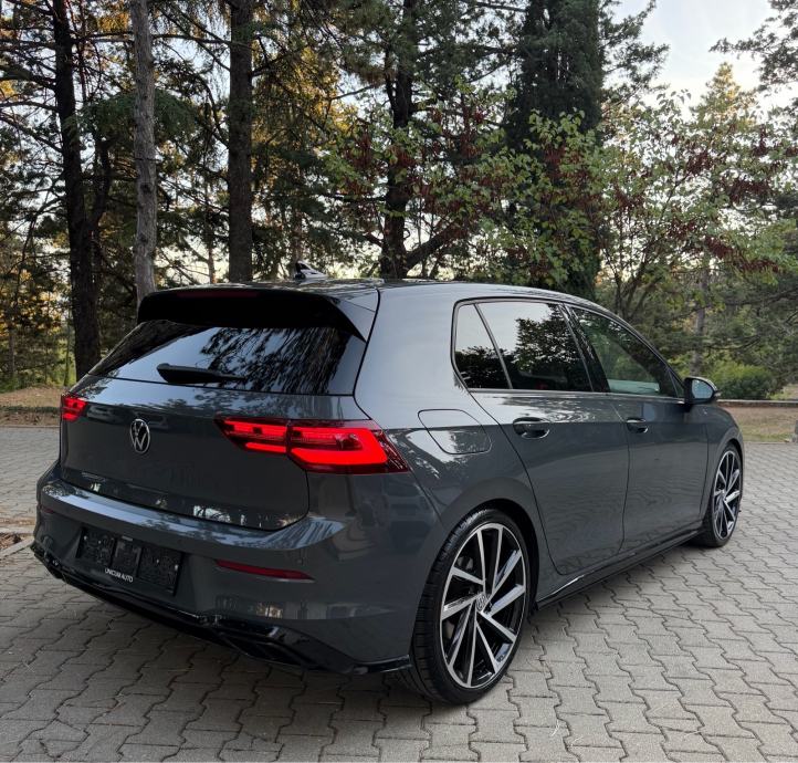 VW Golf 8 R-Line 1,5 eTSI Automatik, fotografija 7
