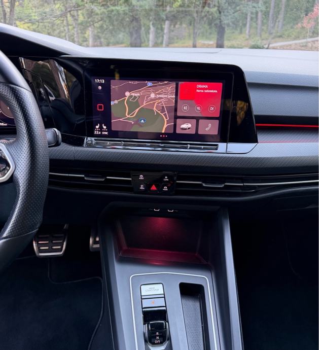 VW Golf 8 R-Line 1,5 eTSI Automatik, fotografija 13