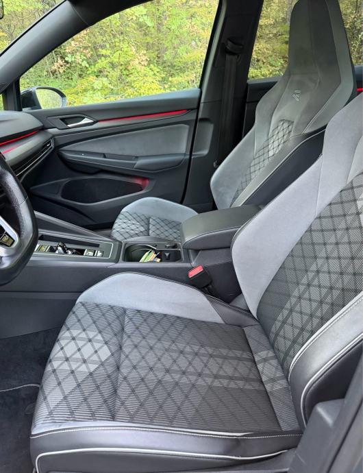 VW Golf 8 R-Line 1,5 eTSI Automatik, fotografija 17