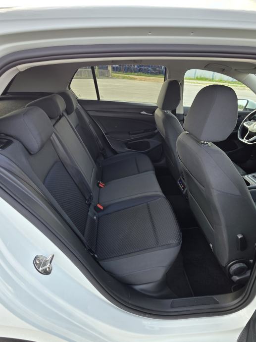 VW Golf 8 United,110kw, 2,0 TDI automatik,Novi Servis!!!, fotografija 11
