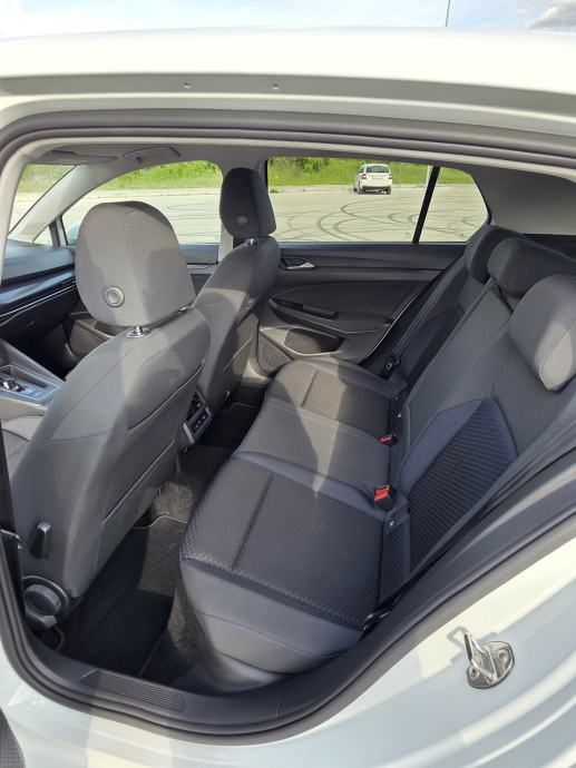 VW Golf 8 United,110kw, 2,0 TDI automatik,Novi Servis!!!, fotografija 15