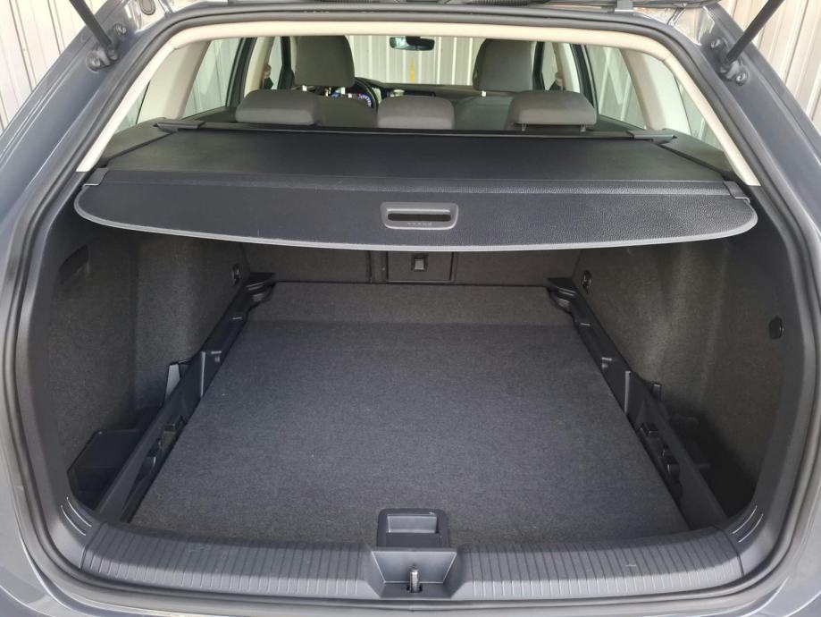 VW Golf 8 Variant 2,0 TDI AUTOMATIK LIFE ALU NAV 2xPDC KAMERA FULL LED, fotografija 13