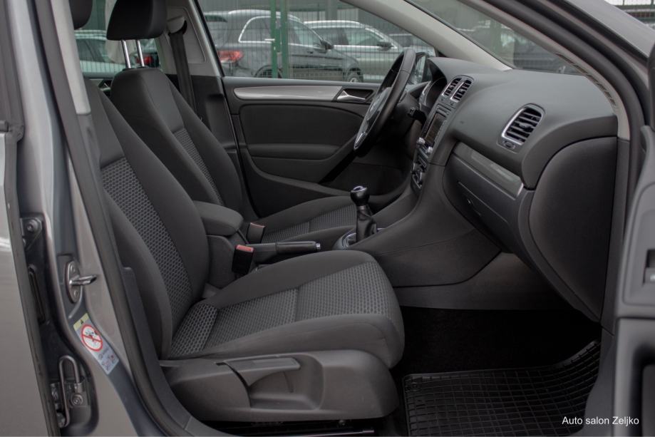 VW Golf VI 1.6 TDI automatska klima | navigacija | alu | registriran, fotografija 9