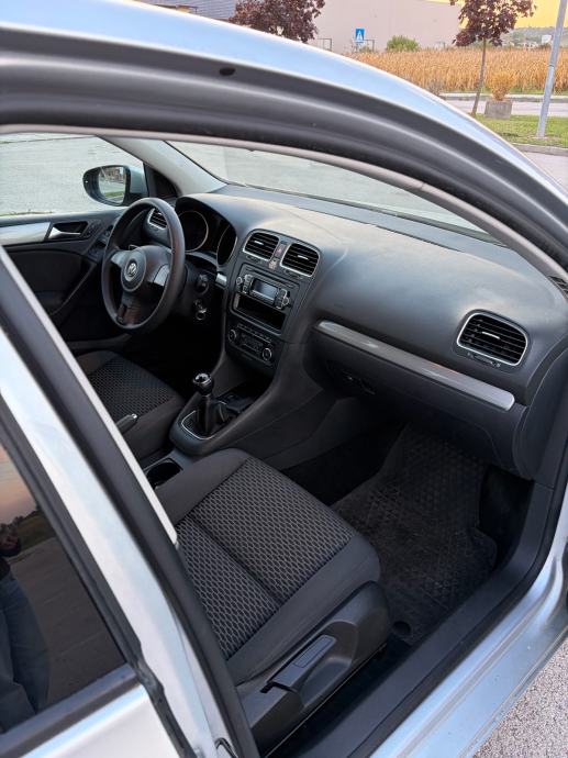 VW Golf VI 1,6 TDI, registriran godinu dana, 5850€, fotografija 5