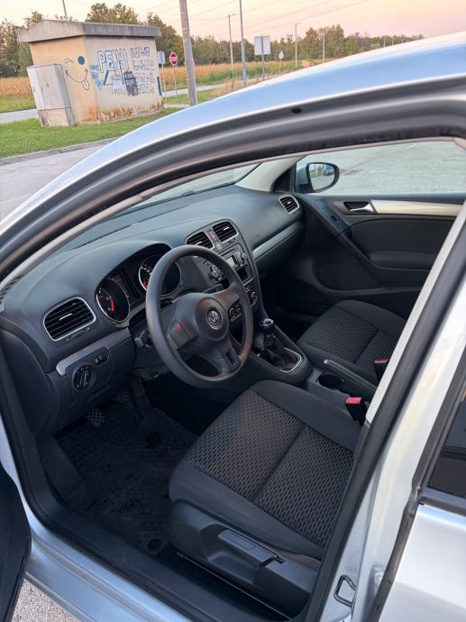 VW Golf VI 1,6 TDI, registriran godinu dana, 5850€, fotografija 6