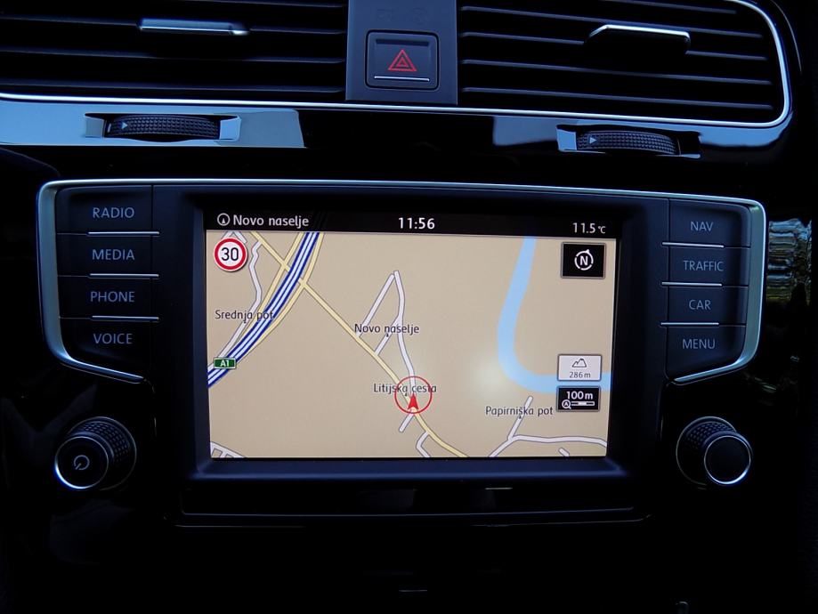 VW Golf VII Variant 2,0 TDI BMT Highline DSG Xenon LED NAVI KAMERA PDC ...