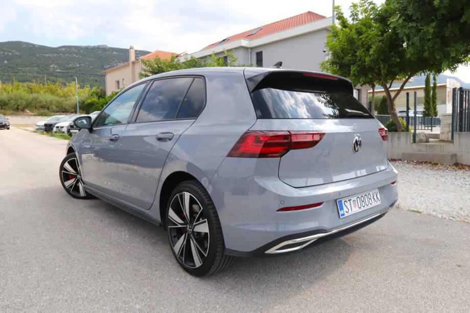 VW Golf VIII 1.4 TSI eHybrid GTE DSG-Tiptronik -IQ.LIGHT- VIRTUAL, fotografija 16