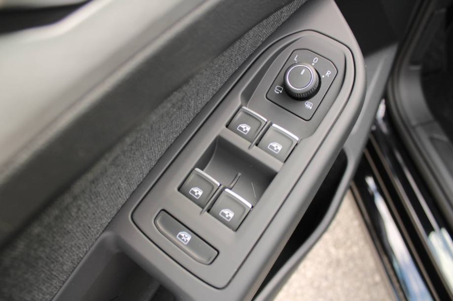 VW Golf VIII 2.0 TDi DSG *LED, NAVIGACIJA, KAMERA*, fotografija 14
