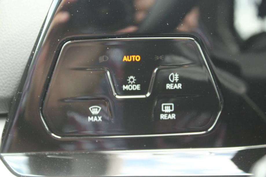 VW Golf VIII 2.0 TDi DSG *LED, NAVIGACIJA, KAMERA*, fotografija 15