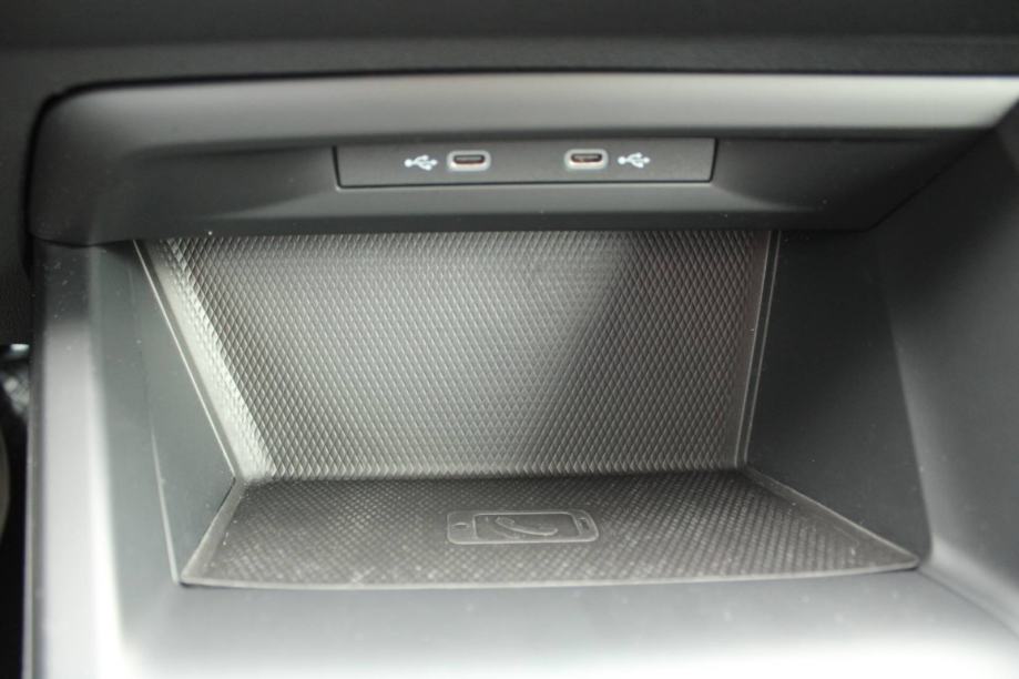VW Golf VIII 2.0 TDi DSG *LED, NAVIGACIJA, KAMERA*, fotografija 18