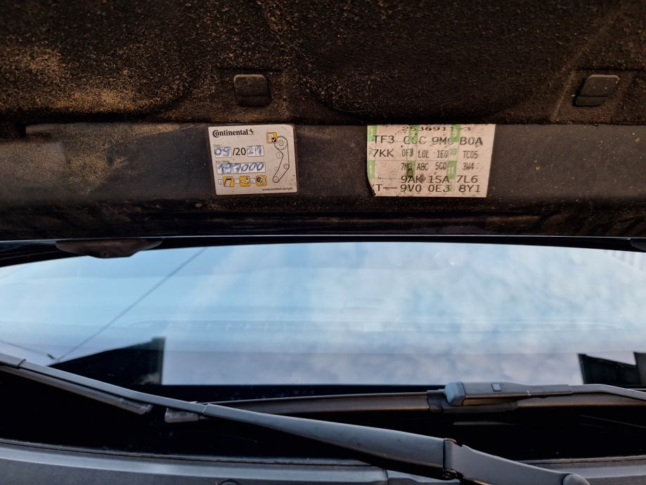 VW Jetta 1,6 TDI 77kw navigacija, aut klima, parkirni senzori, fotografija 10