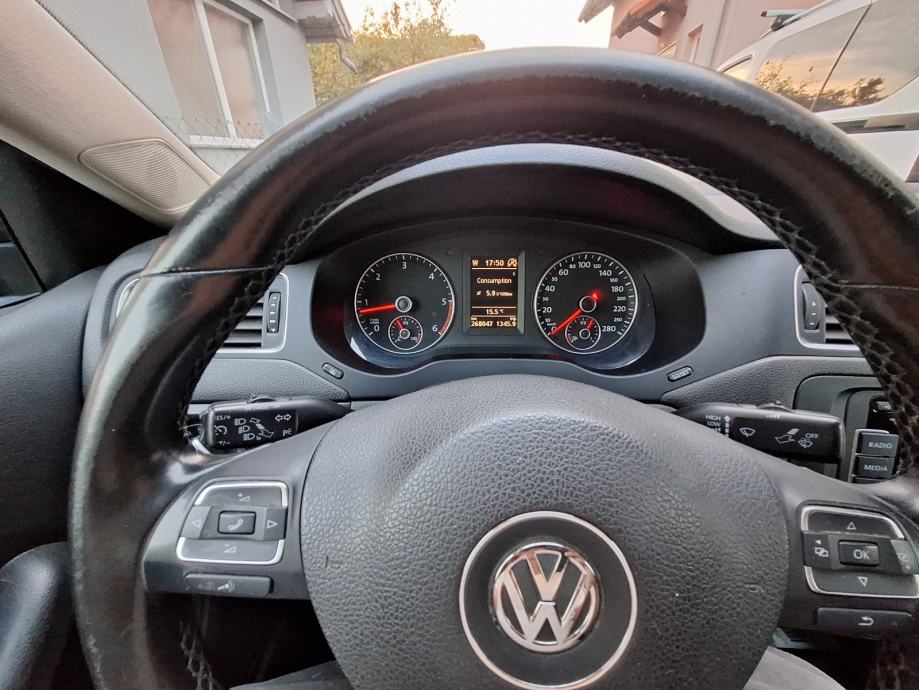 VW Jetta 1,6 TDI 77kw navigacija, aut klima, parkirni senzori, fotografija 18