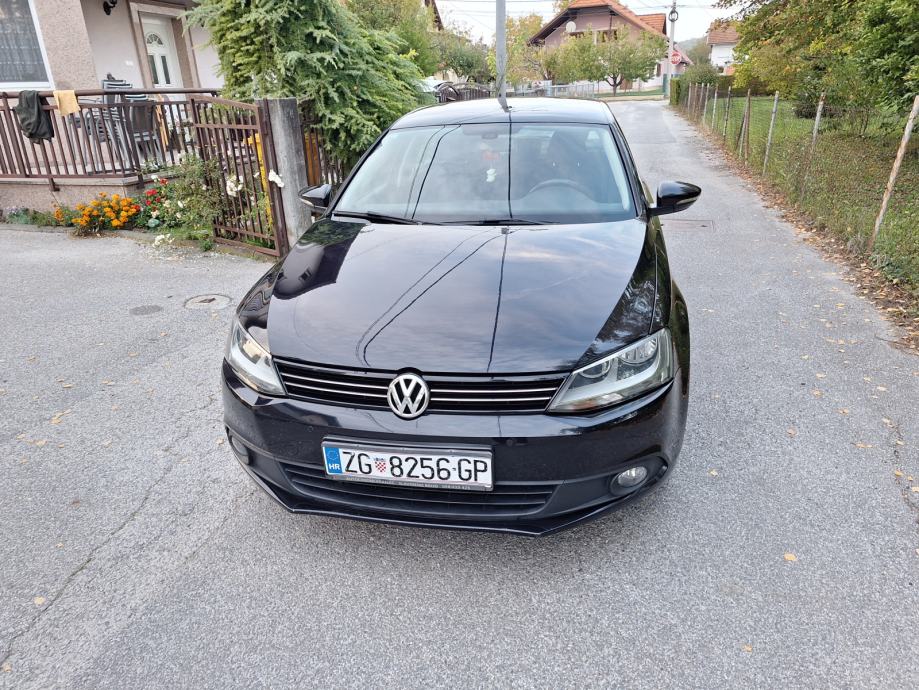 VW Jetta 1,6 TDI 77kw navigacija, aut klima, parkirni senzori, fotografija 7