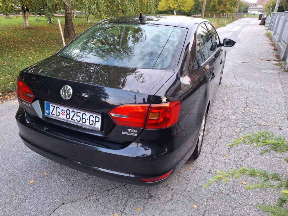 VW Jetta 1,6 TDI 77kw navigacija, aut klima, parkirni senzori, fotografija 5