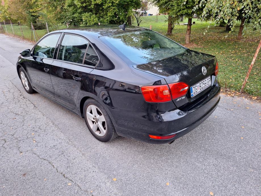 VW Jetta 1,6 TDI 77kw navigacija, aut klima, parkirni senzori, fotografija 2