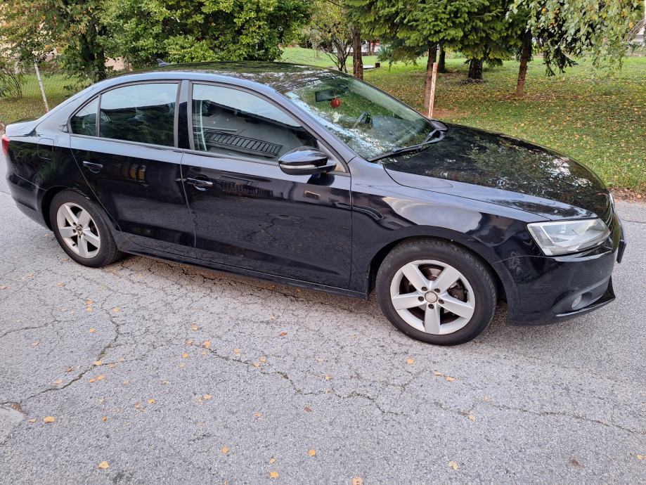 VW Jetta 1,6 TDI 77kw navigacija, aut klima, parkirni senzori, fotografija 6