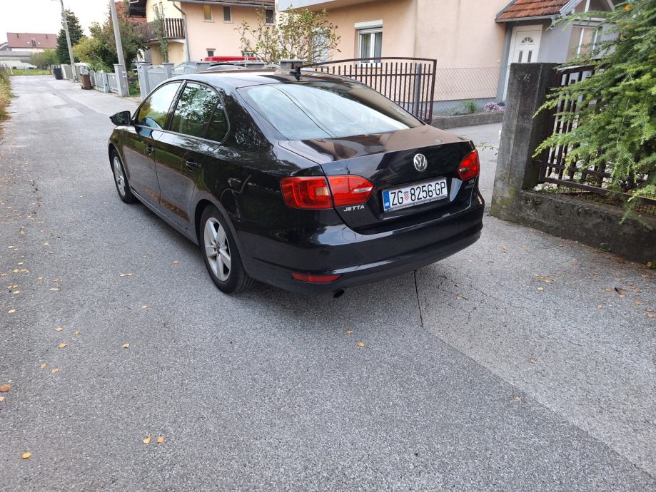 VW Jetta 1,6 TDI 77kw navigacija, aut klima, parkirni senzori, fotografija 4