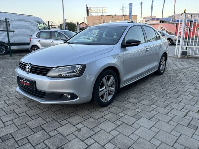VW Jetta 1,6 TDI Highline Led Xenon Navi Alu Reg do 07.2027!!!, fotografija 2