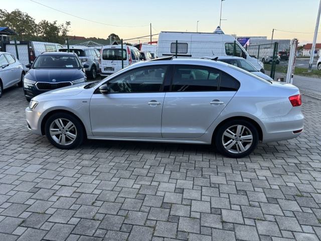 VW Jetta 1,6 TDI Highline Led Xenon Navi Alu Reg do 07.2027!!!, fotografija 3