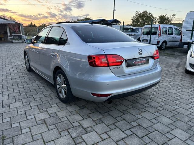 VW Jetta 1,6 TDI Highline Led Xenon Navi Alu Reg do 07.2027!!!, fotografija 4