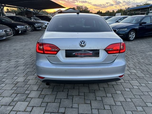 VW Jetta 1,6 TDI Highline Led Xenon Navi Alu Reg do 07.2027!!!, fotografija 5
