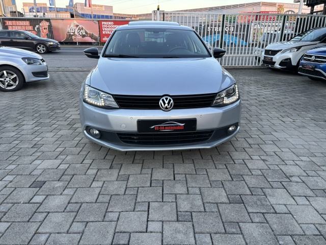 VW Jetta 1,6 TDI Highline Led Xenon Navi Alu Reg do 07.2027!!!, fotografija 9
