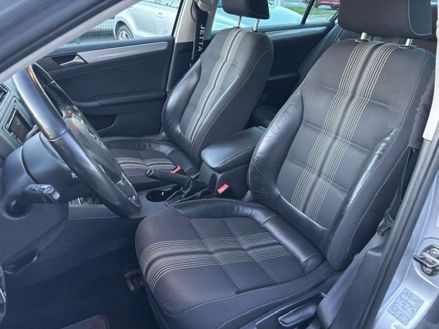 VW Jetta 1,6 TDI Highline Led Xenon Navi Alu Reg do 07.2027!!!, fotografija 13