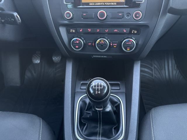 VW Jetta 1,6 TDI Highline Led Xenon Navi Alu Reg do 07.2027!!!, fotografija 17