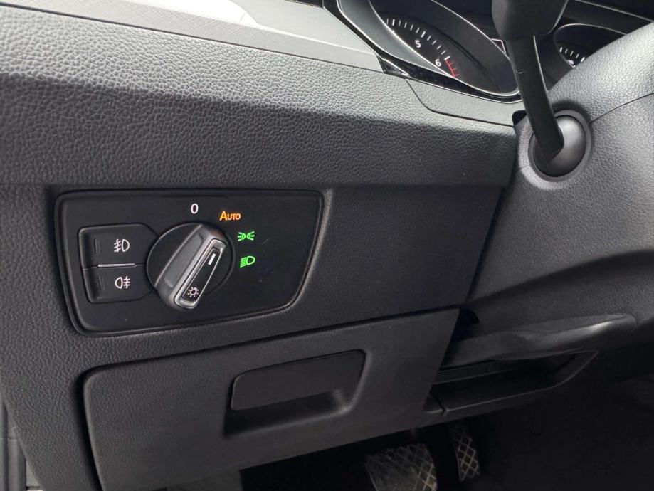 VW PASSAT 1,5 TSI **FULL SERVISNA** 1.VL**U PDV-U**, fotografija 19