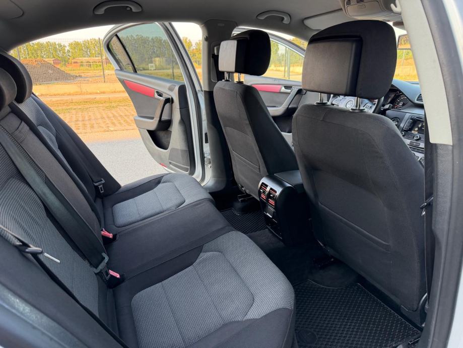 VW Passat 1,6 TDI BMT, fotografija 12