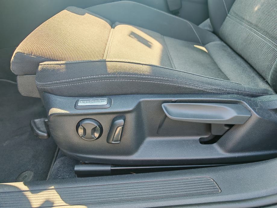 VW Passat 1,6 TDI DSG, COMFORTLINE, MATRIX LEDsvjetla, fotografija 11