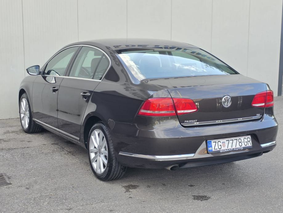 VW Passat 1,6 TDI ● HIGHLINE ● SERVISNA ● NOVE GUME ● Reg. 04/2027., fotografija 7