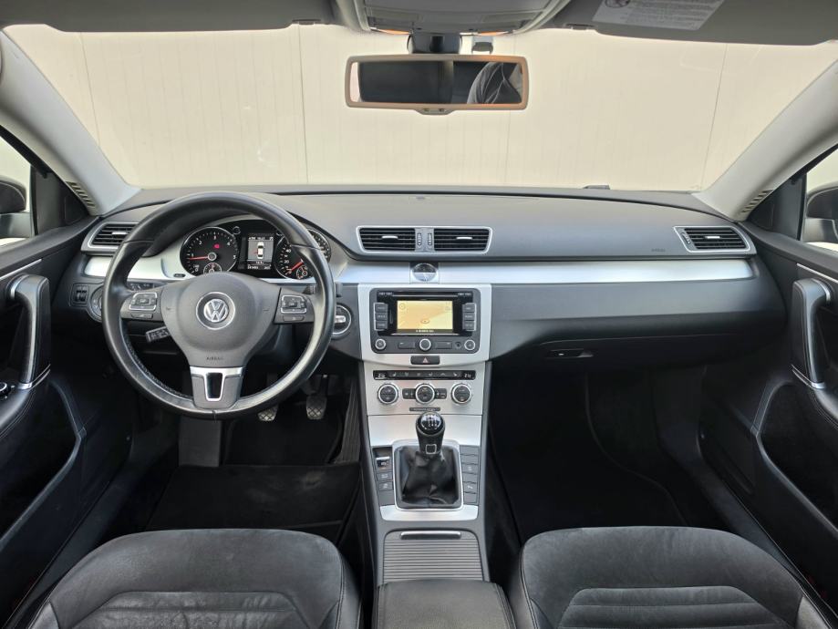 VW Passat 1,6 TDI ● HIGHLINE ● SERVISNA ● NOVE GUME ● Reg. 04/2027., fotografija 13