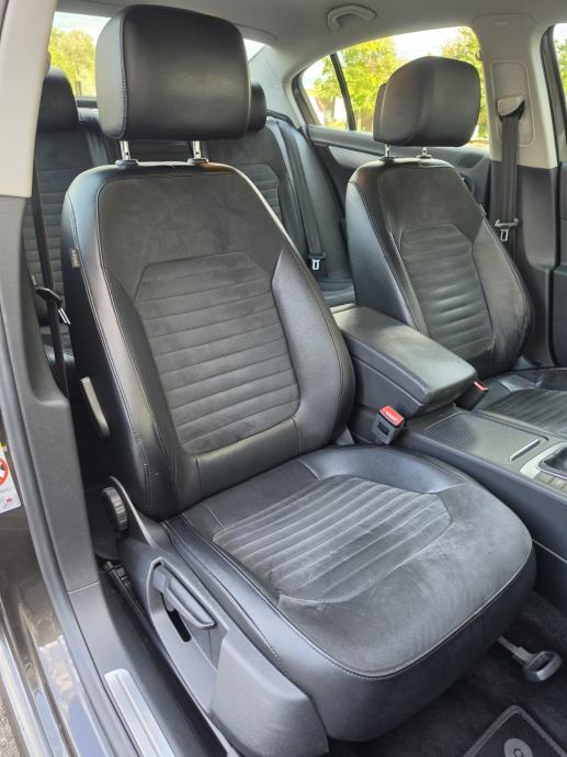 VW Passat 1,6 TDI ● HIGHLINE ● SERVISNA ● NOVE GUME ● Reg. 04/2027., fotografija 12