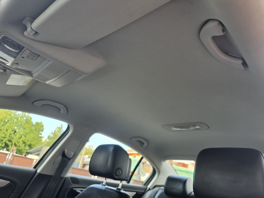 VW Passat 1,6 TDI ● HIGHLINE ● SERVISNA ● NOVE GUME ● Reg. 04/2027., fotografija 16
