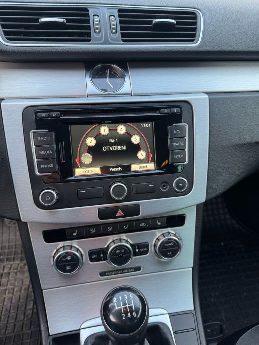 VW Passat 1,6 TDI //Odličan primjerak//Servisna+Računi//, fotografija 9